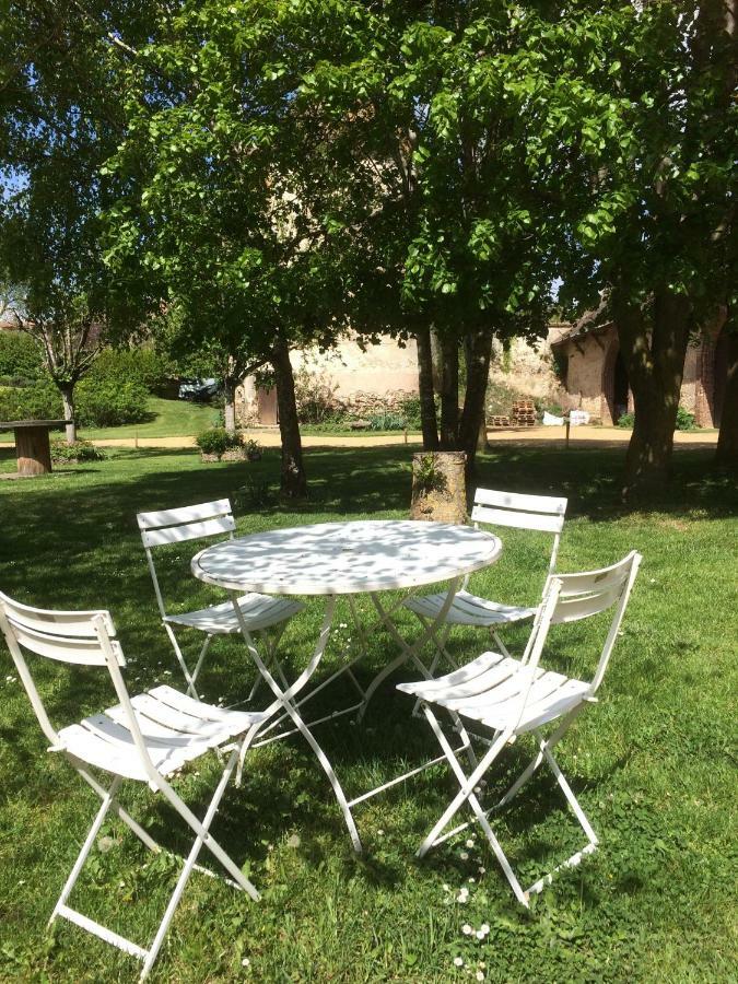 La Ferme Au Colombier Bed & Breakfast Neron Екстериор снимка